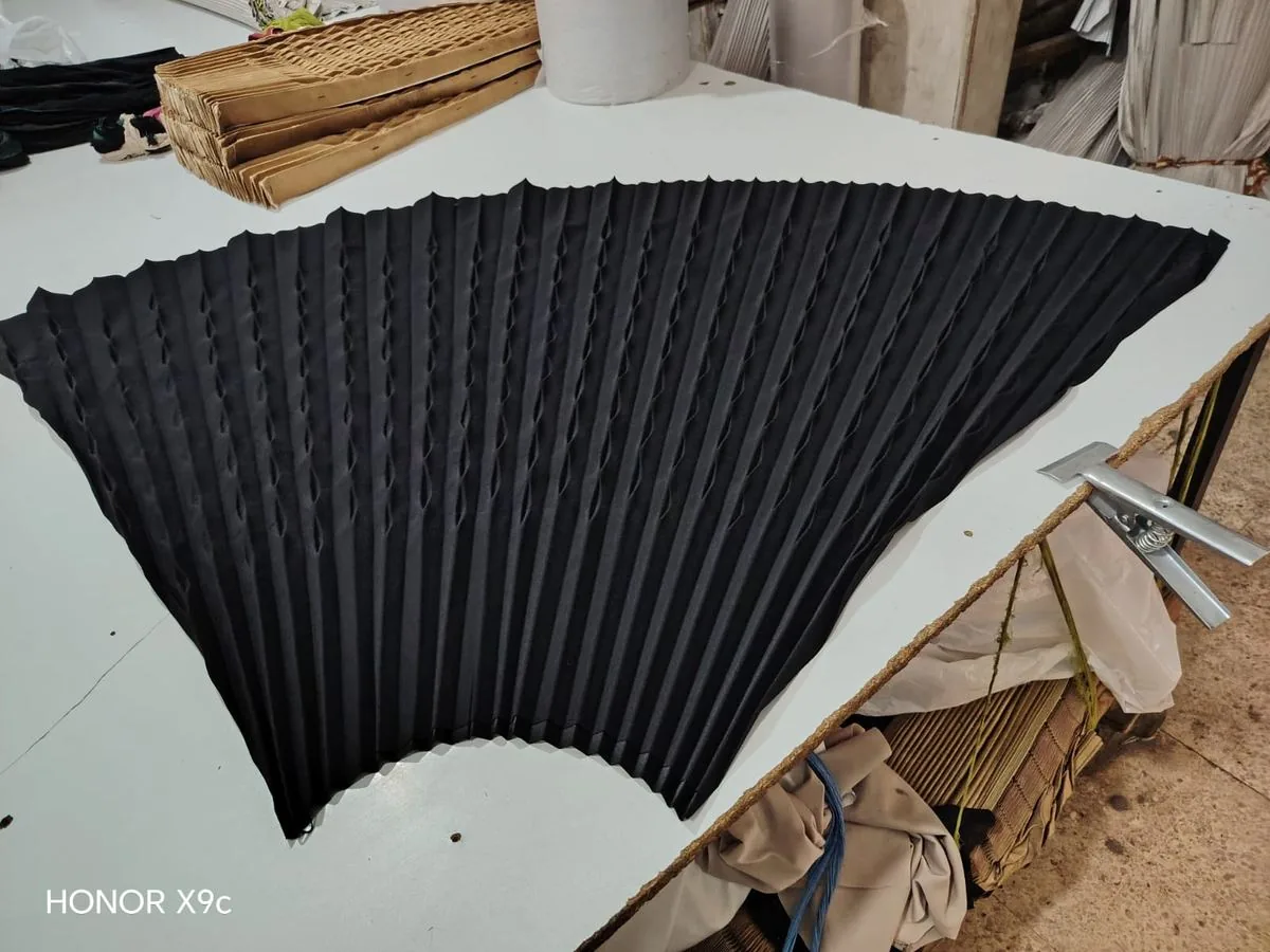 فستان أخضر بليسيه كريستالة من مصنع حلالة